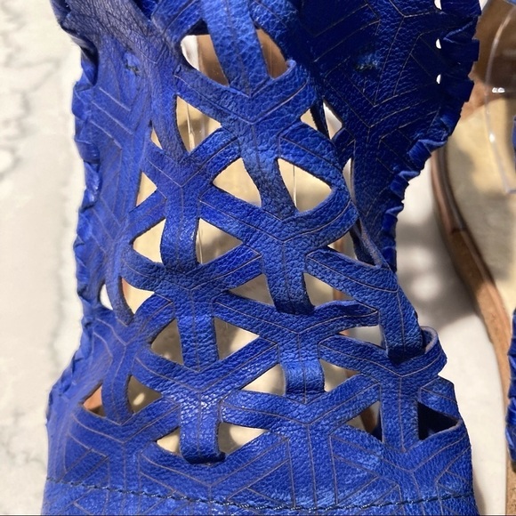 A.S. 98 Sz 39 Gladiator Style Laser Cut Out Electric Blue Leather Sandals - Picture 3 of 13